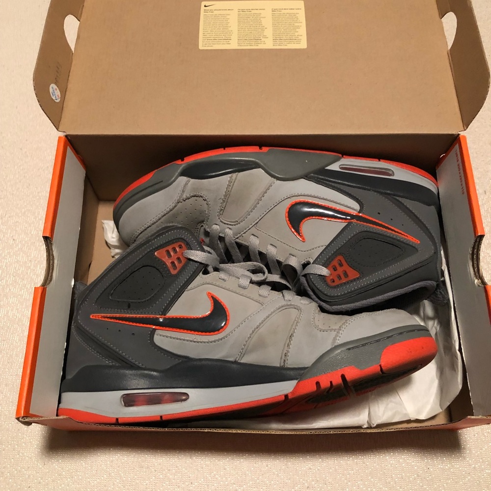 Classic Nike Hightop Sneakers